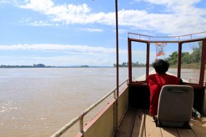 Båttur på opplevelsesferie i Laos