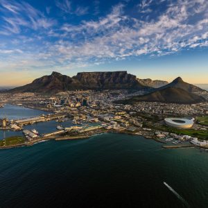 Flybilde mot Cape Town og Table Mountain