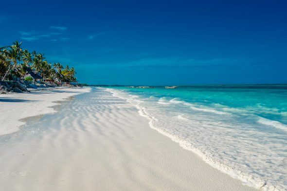 sandstrand på Zanzibar der en kan legge badeferien